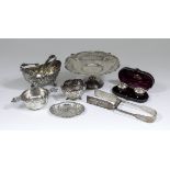 A George V silver circular tazza, the moulded rim with cast shell and moulded mounts, 8.375ins