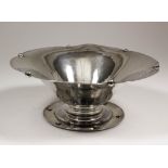 A George V silver circular bowl with hammered finish, the lobed rim with ball ornament, on