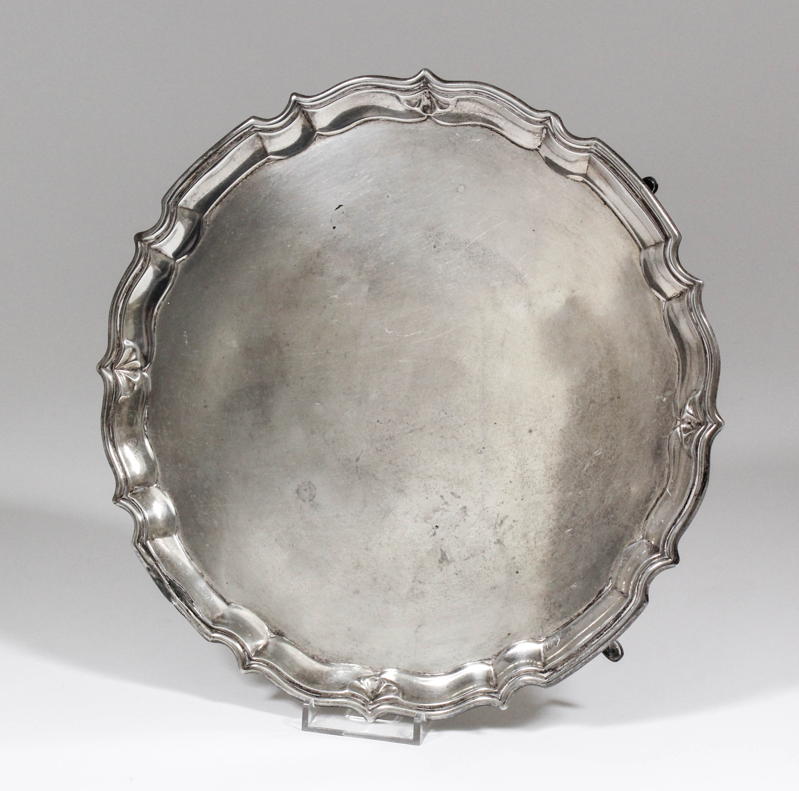 An Edward VII silver circular salver with moulded piecrust rim, on four pad feet, 10.25ins diameter,