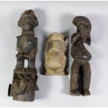 Five carved wood tribal figures, 28ins to 19.75ins high, and a carved Maori mask, 10.75ins