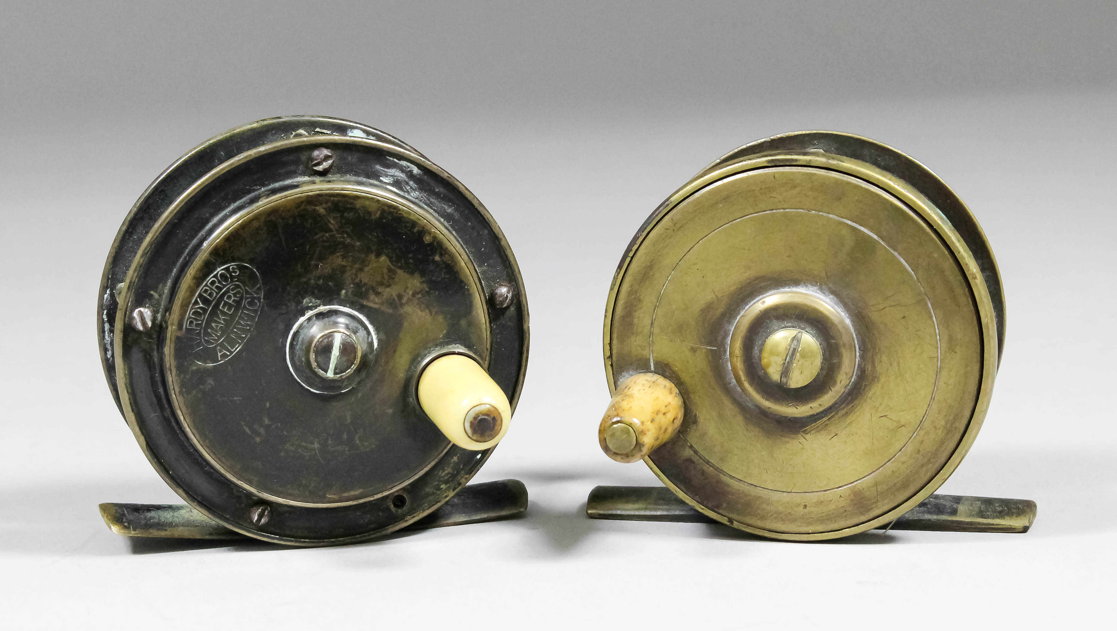 A Hardy Bros brass 2.5ins fishing reel (stamped "Hardy Bros, Alnwick" and trade mark to back), and