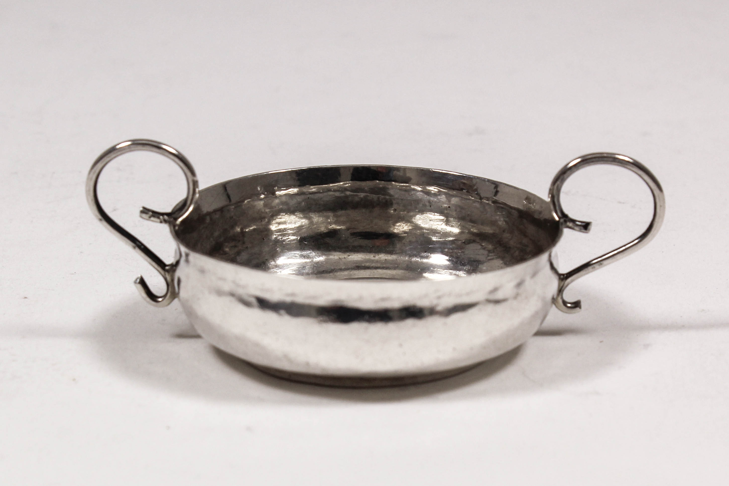 A Charles II silver miniature two-handled taste-vin with shaped and moulded rim and twin wirework - Image 2 of 2