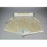 A late 19th Century mother of pearl and white lace fan by J. Duvelleroy of London and Paris, 13.