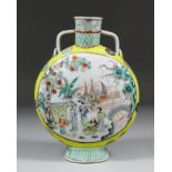 A late 19th/early 20th Century Chinese porcelain two-handled "Pilgrims Flask" pattern vase, the