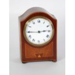 EARLY TWENTIETH CENTURY LINE INLAID MAHOGANY MANTEL CLOCK, the 3 1/4" Roman dial powered by a French