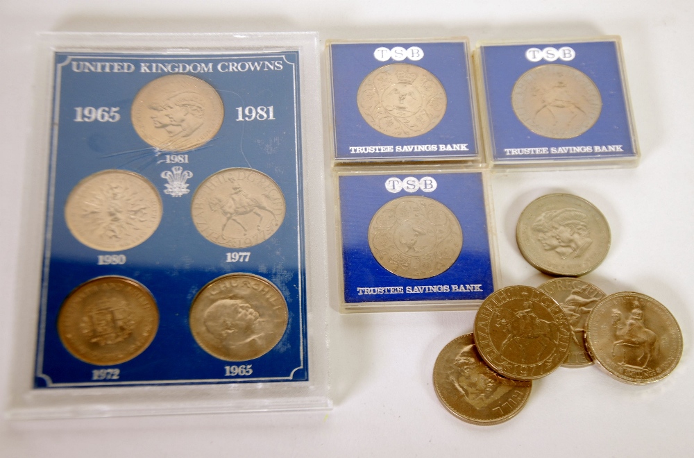 COLLECTION OF QUEEN ELIZABETH II CROWN COINS VARIOUS, twelve being in hard plastic cases, also