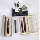 BOXED PARKER 'DUOFOLD' FOUNTAIN PEN, in black with 14ct gold nib No. 25 'N' TOGETHER WITH DE LA