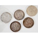 3 VICTORIAN SILVER CROWN COINS, 1889 and 1895 (2) and TWO GEORGE V JUBILEE CROWN COINS, 1935 (5)