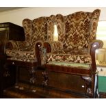 A GOOD QUALITY EARLY 20TH CENTURY STYLE SEMI WING LOUNGE SUITE OF THREE PIECES WITH MAHOGANY SHOW