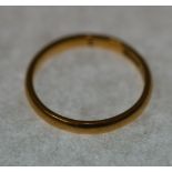 22CT GOLD NARROW WEDDING RING, size J, Birmingham 1953, 2.5g