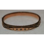 EDWARDIAN FIVE DIAMOND SET 9CT GOLD HINGE OPENING BANGLE, top set with give graduated small rose cut