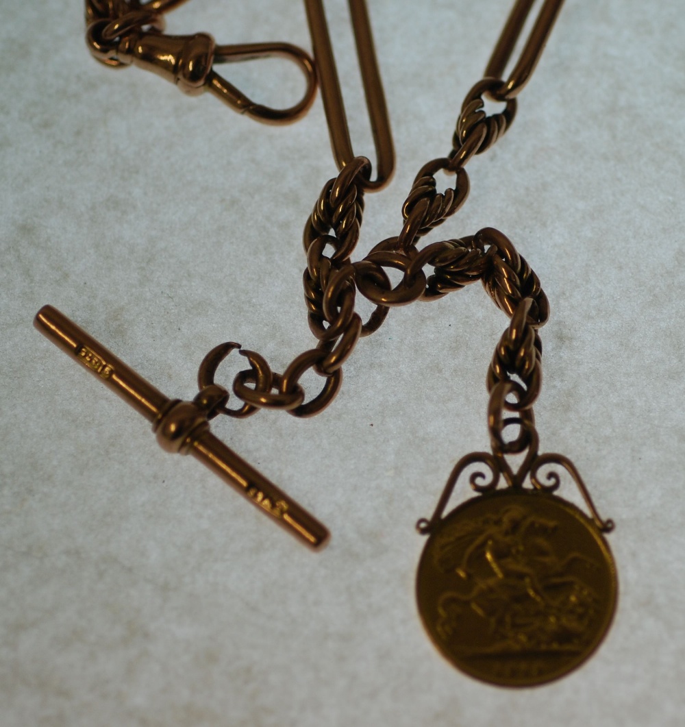 9CT GOLD FANCY LONG AND SHORT CHAIN ALBERT with two clips and t-bar, SUSPENDING A GEORGE V, 1913,