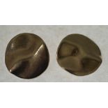 PAIR OF LARGE ABSTRACT SILVER DISK CLIP EARRINGS, 4cm diameter, London 1990, A SIMULATED PEARL AND