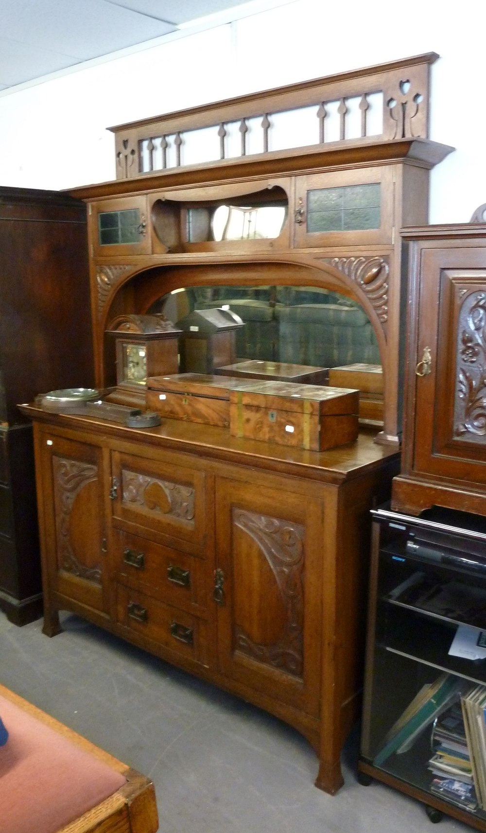 A LATE VICTORIAN CARVED OAK ART NOUVEAU DESIGN MIRROR BACK SIDEBOARD, THE ARCADED BACK INCORPORATING