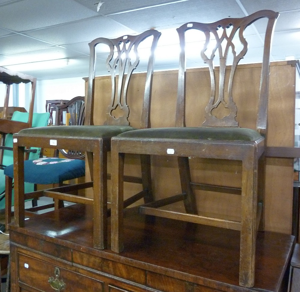 A PAIR OF LATE EIGHTEENTH CENTURY MAHOGANY SINGLE CHAIRS, WITH PIERCED SPLAT BACKS, DROP-IN SEATS,