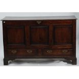 EARLY 18th CENTURY CROSSBANDED OAK DOWER CHEST, the moulded oblong plank top above a three