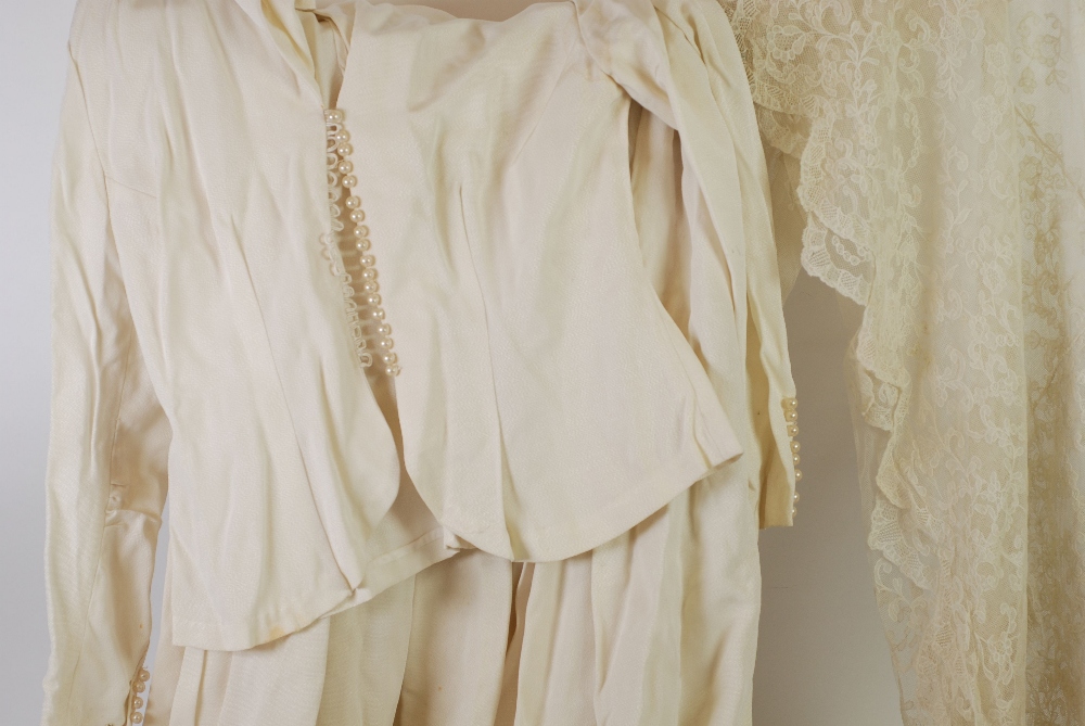 MID TWENTIETH CENTURY CREAM RIBBED SILK WEDDING DRESS, with thin straps and v-neck and full-length