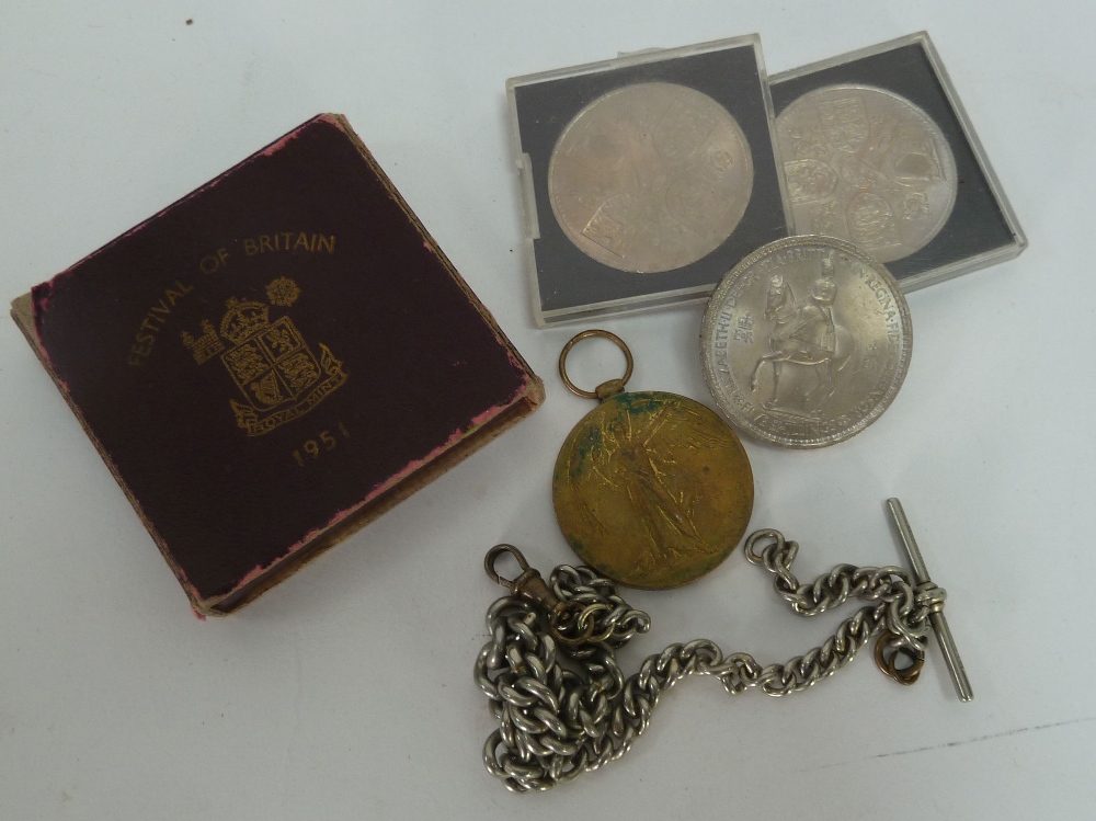 WWI VICTORY MEDAL, A BOXED 1951 FESTIVAL OF BRITAIN CROWN COIN, THREE ELIZABETH II CROWN COINS AND A