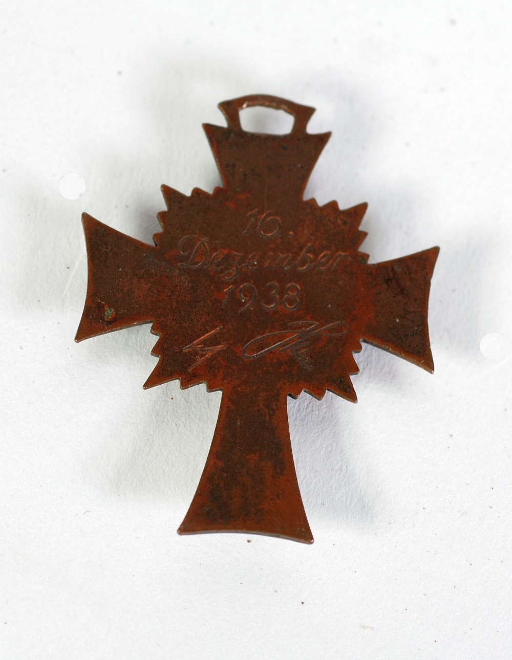 GERMAN THIRD REICH - MOTHERS CROSS, bronze coloured metal and blue and white enamel reverse