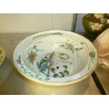 POST WAR CHINESE FAMILLE ROSE ENAMELLED PORCELAIN WASH BASIN/FRUIT BOWL