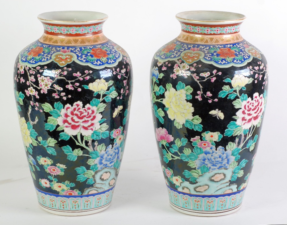 A PAIR OF EARLY TWENTIETH CENTURY CHINESE FAMILLE NOIRE ENAMELLED PORCELAIN VASES, each of ovoid - Image 2 of 2