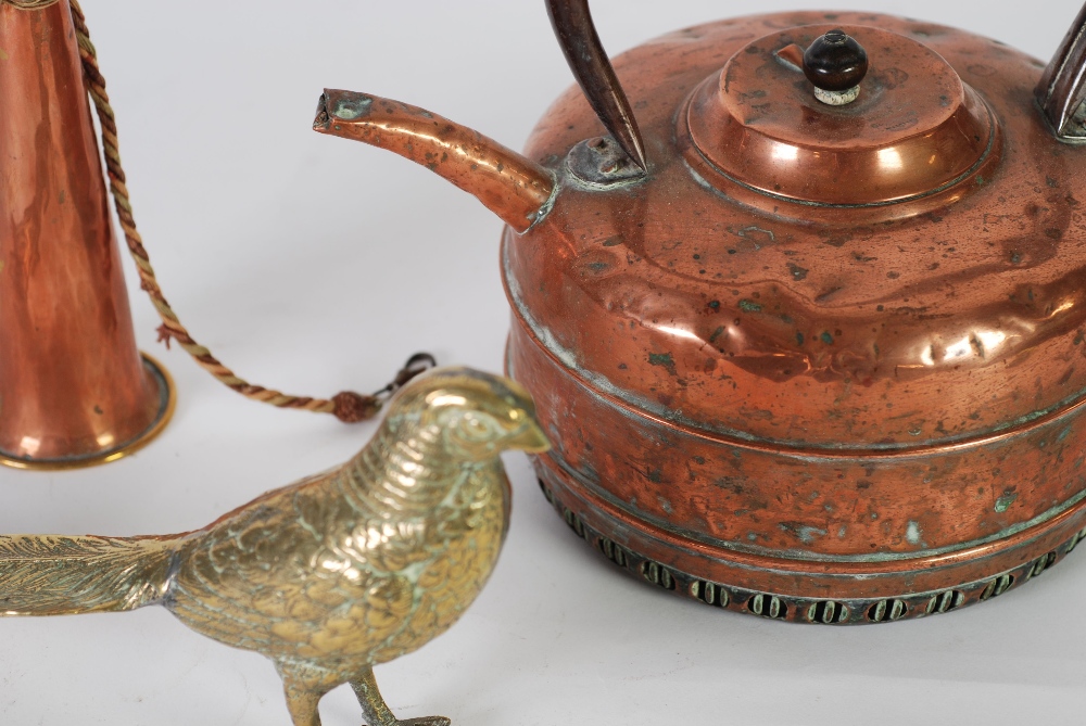 A COPPER KETTLE WITH OVERHANG HANDLE AND A COPPER HUNTING HORN AND A DECORATIVE BRASS PHEASANT - Image 2 of 2