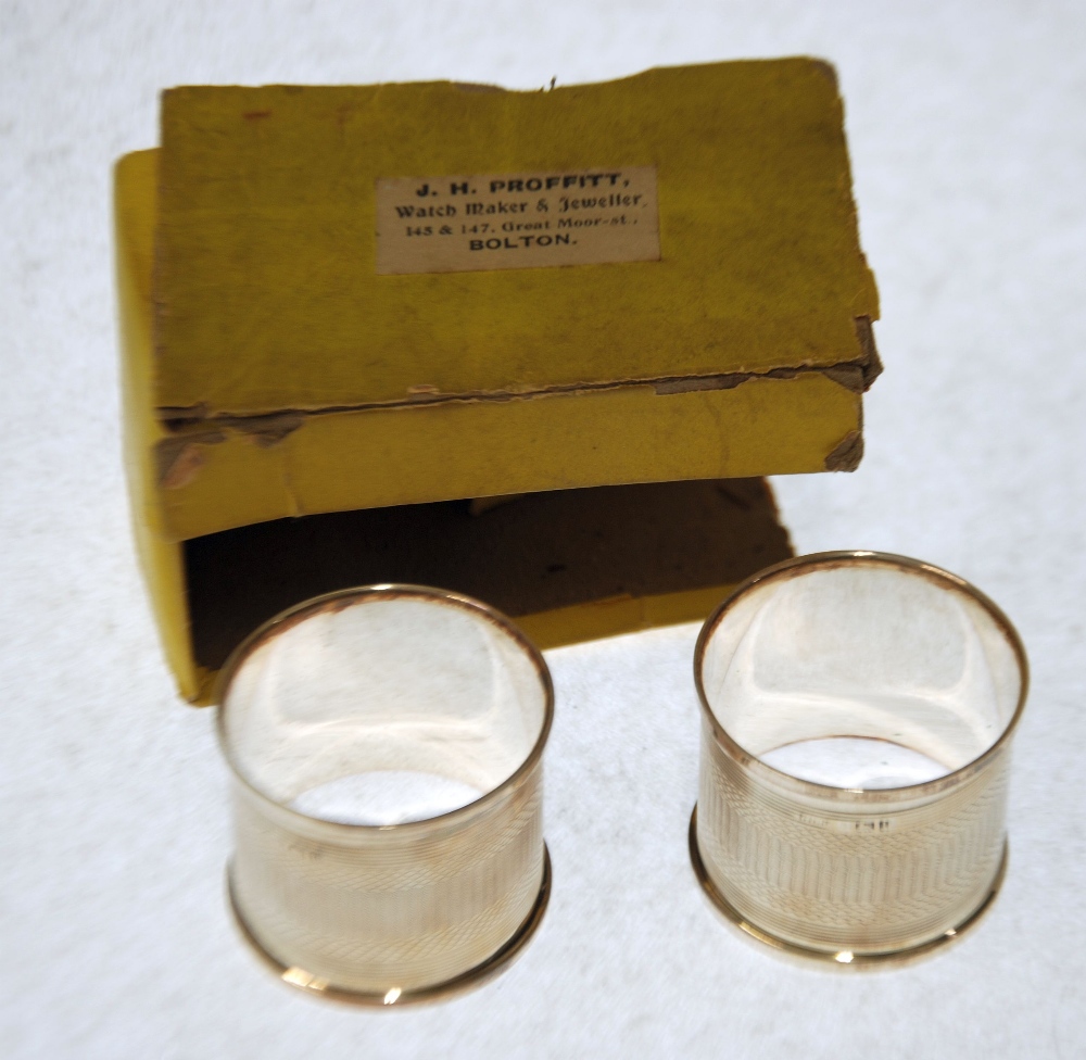 BOXED PAIR OF GEORGE V ENGINE TURNED SILVER BROAD NAPKIN RINGS, Birmingham 1919, 1oz (box a.f.)