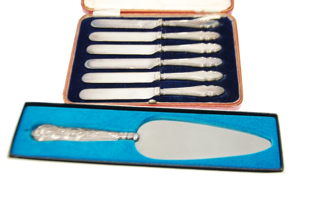 CASED SET OF SIX GEORGE V AFTERNOON TEA KNIVES, with filled silver handles, Sheffield 1919, TOGETHER