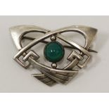 L. SCHUTZT STYLISH SECESSIONIST SILVER BROOCH, SET WITH A CIRCULAR GREEN CRYSOPRASE CABOCHON