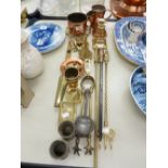 A COPPER SHAVING MUG, A COPPER WINE FUNNEL AND A BRASS WINE FUNNEL, A SHORT BRASS CANDLESTICK, A