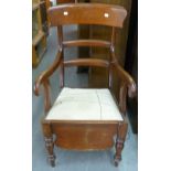 A PAIR OF EARLY VICTORIAN MAHOGANY DINING CHAIRS WITH BALLOON VARIANT BACKS AND TRAFALGAR SEATS