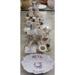 TWENTY FOUR PIECES OF CRESTED CHINA INCLUDING CITY OF LONDON IMP, A CHESHIRE CAT, A PAIR OF