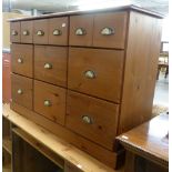 A MODERN STORAGE CHEST OF NINE DRAWERS WITH OXIDISED BRASS CUP HANDLES ON PLINTH BASE AND A COMPUTER