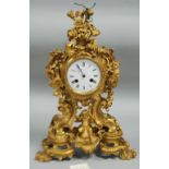 GOOD 19th CENTURY FRENCH ORMOLU CASED MANTEL CLOCK WITH WHITE ENAMEL DIAL AND ROMAN NUMERALS,