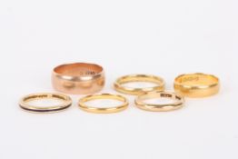 A collection of gold wedding bandstwo 22ct bands, two 18ct and two 9ct , weight approximately 18.