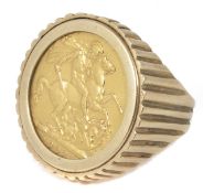 A gentleman's 9ct gold mounted sovereign ring, Edward VII, 1908. Size R/SCondition: