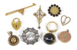 A mixed collection of Victorian and later jewellery, to include an Art Nouveau gem set and pearl