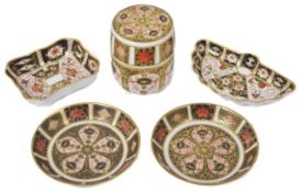 A Royal Crown Derby Japan pattern table lighter together with a pair of circular pin trays, and