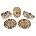 A Royal Crown Derby Japan pattern table lighter together with a pair of circular pin trays, and