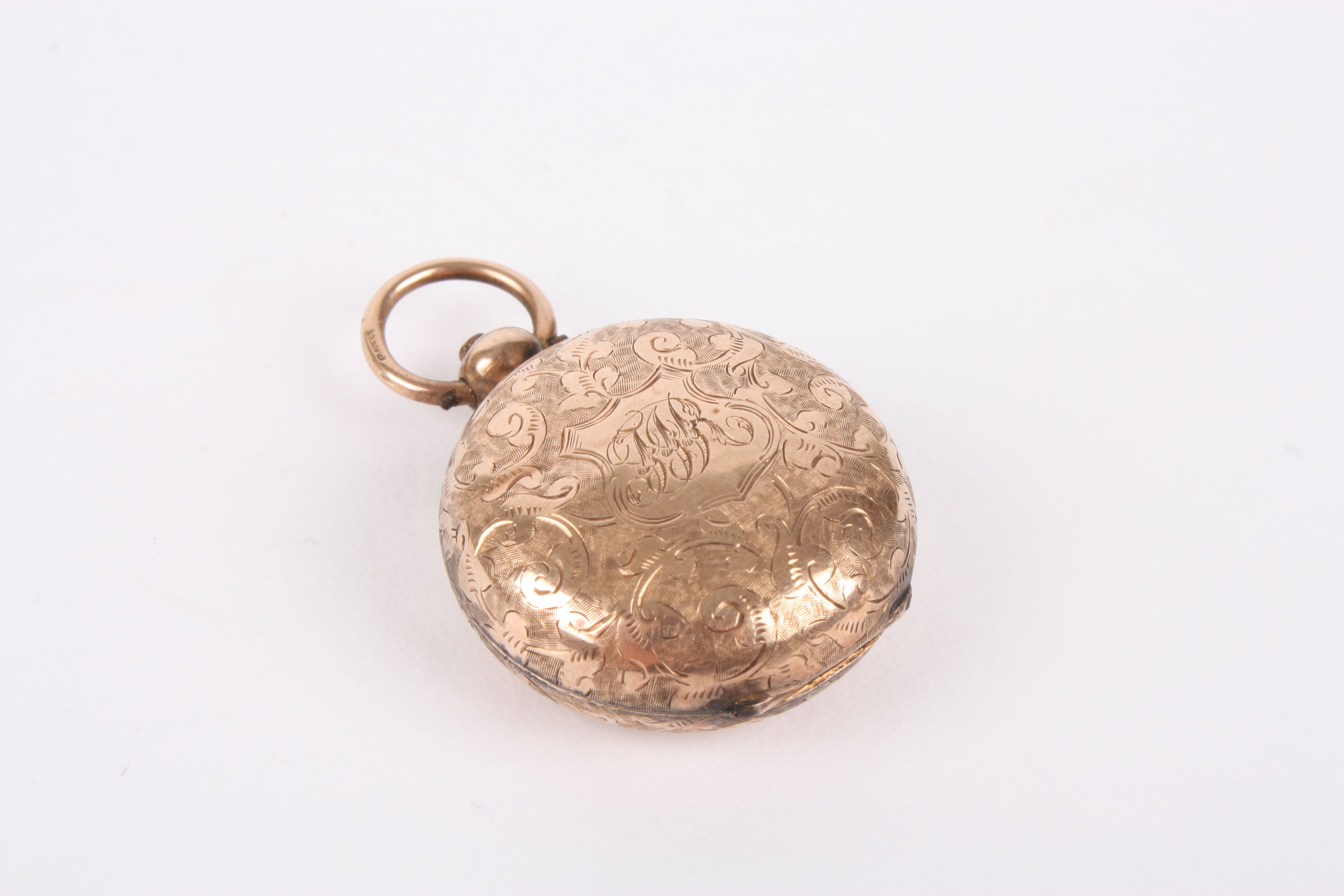 A Victorian 9ct rose gold sovereign holder hallmarked Birmingham 1892, with engraved floral