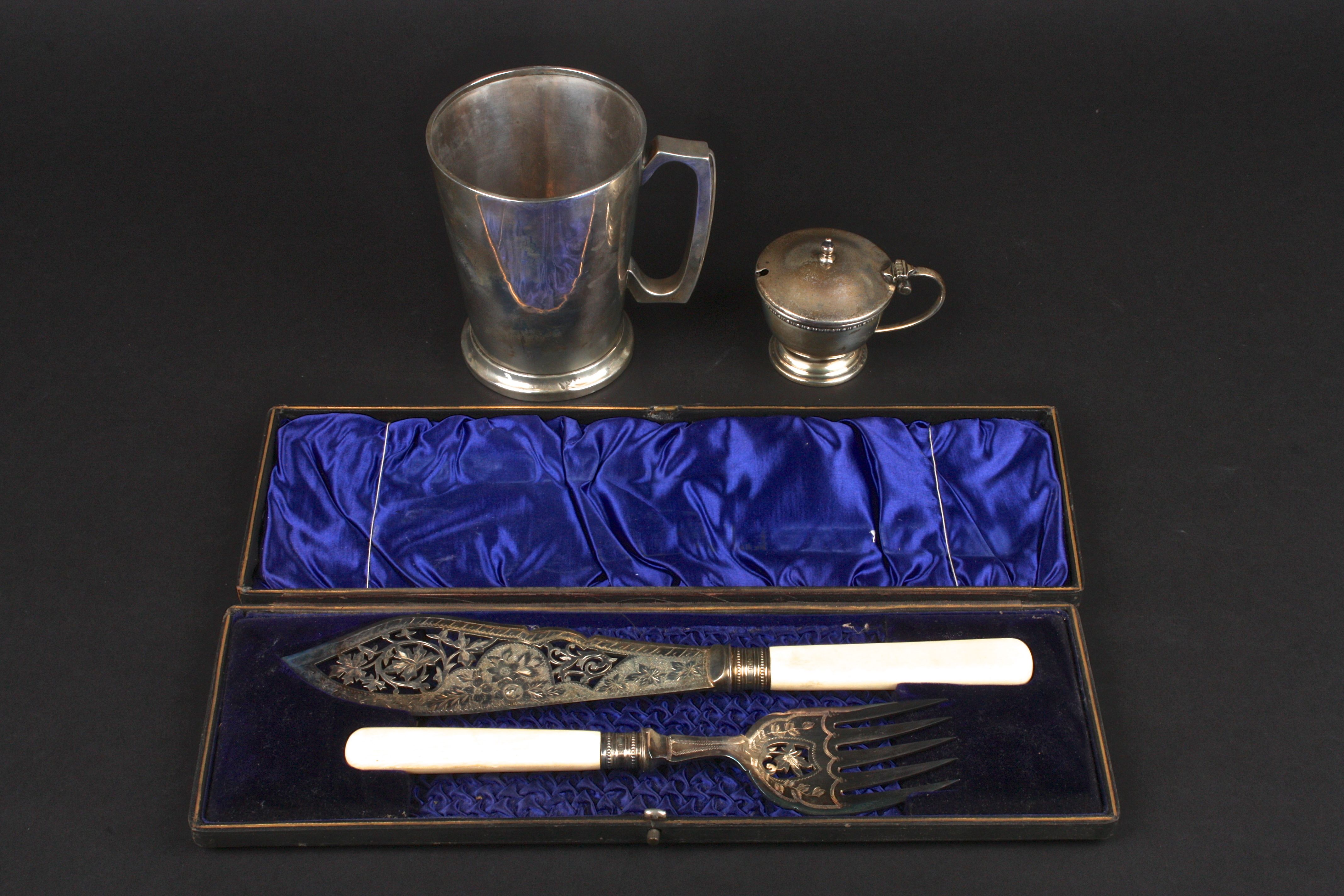 A George VI silver tankard hallmarked Birmingham 1939, of tapered form with shaped handle and