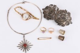 A small collection of jewellery to include an 18ct gold dress ring, Victorian 9ct gold cased