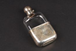 An Edwardian silver and glass hip flask hallmarked Birmingham 1902, with removable silver cup base