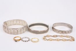 A collection of assorted jewellery including an 18ct gold and diamond half eternity ring, two