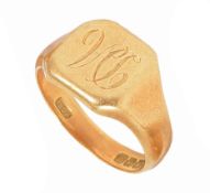 A gents 18ct gold signet ring with initials DA weight 8g, size PCondition: With some rubbing but