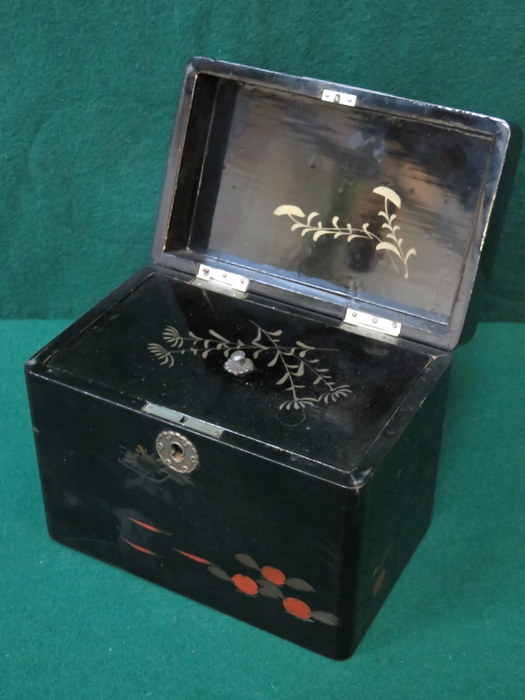 ORIENTAL STYLE BLACK LACQUERED AND GILDED TEA CADDY - Image 2 of 2