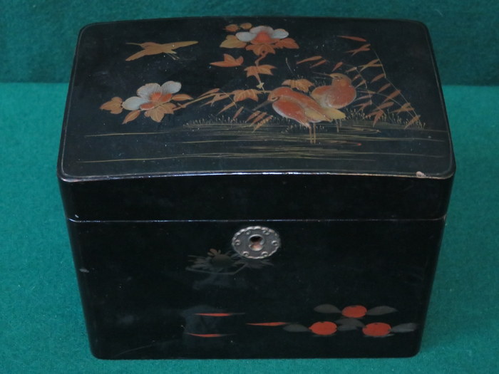 ORIENTAL STYLE BLACK LACQUERED AND GILDED TEA CADDY