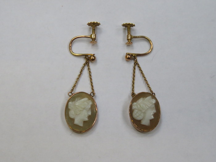 PAIR OF PRETTY 9ct GOLD CAMEO EARRINGS