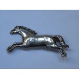 HALLMARKED SILVER VICTORIAN HORSE FORM BROOCH WITH BRITANNIA HALLMARK