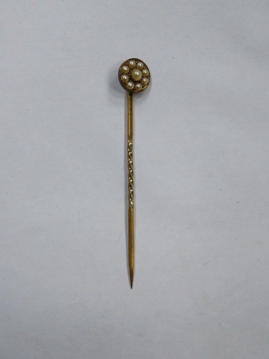 GOLD COLOURED HAT PIN SET WITH PEARL TYPE STONES